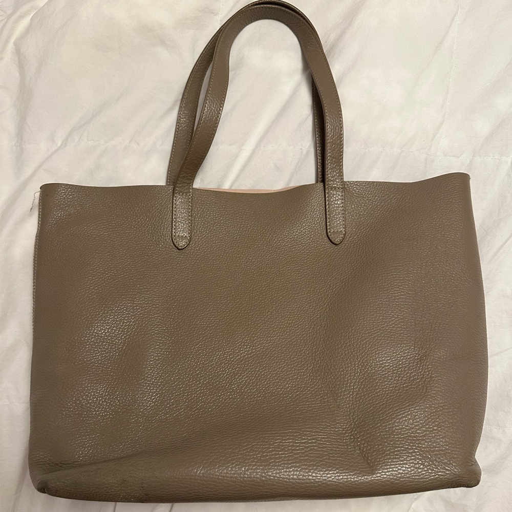 Cuyana classic structured leather tote
